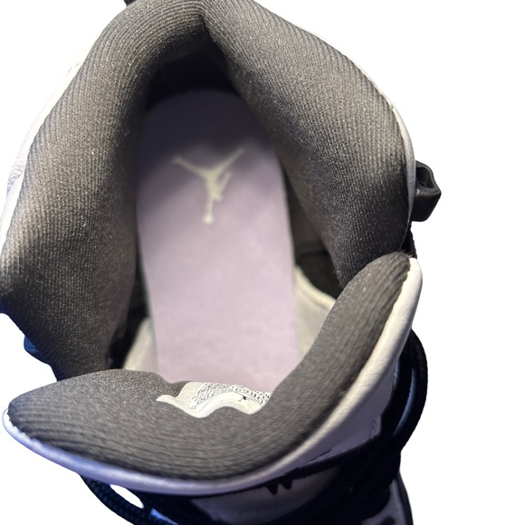 Nike Air Jordan 12 Retro (GS) Girls Black and White Floral Sneakers 6.5 NWOT - Picture 6 of 9